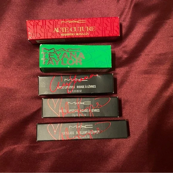 💄✨M•A•C Diva Limited Edition Bundle Set✨💄